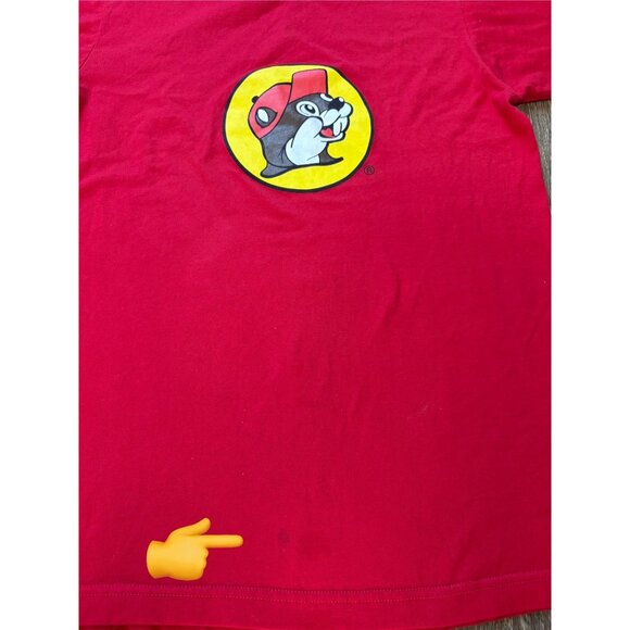 Buc-ees T-Shirt Adults Short Sleeve size Medium Red Graphic Squirrel Print Logo - Picture 2 of 5